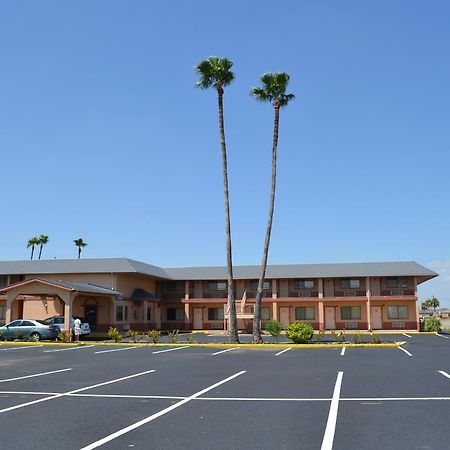 Deluxe Inn And Suites Weslaco Esterno foto