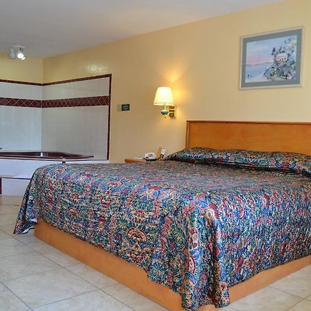 Deluxe Inn And Suites Weslaco Esterno foto