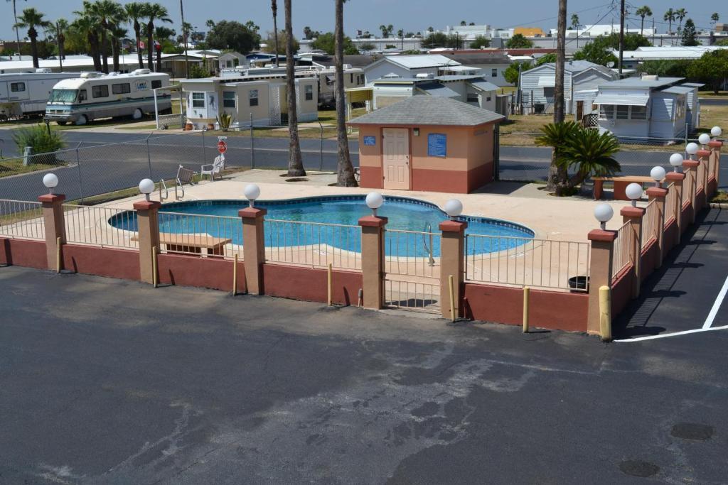 Deluxe Inn And Suites Weslaco Esterno foto