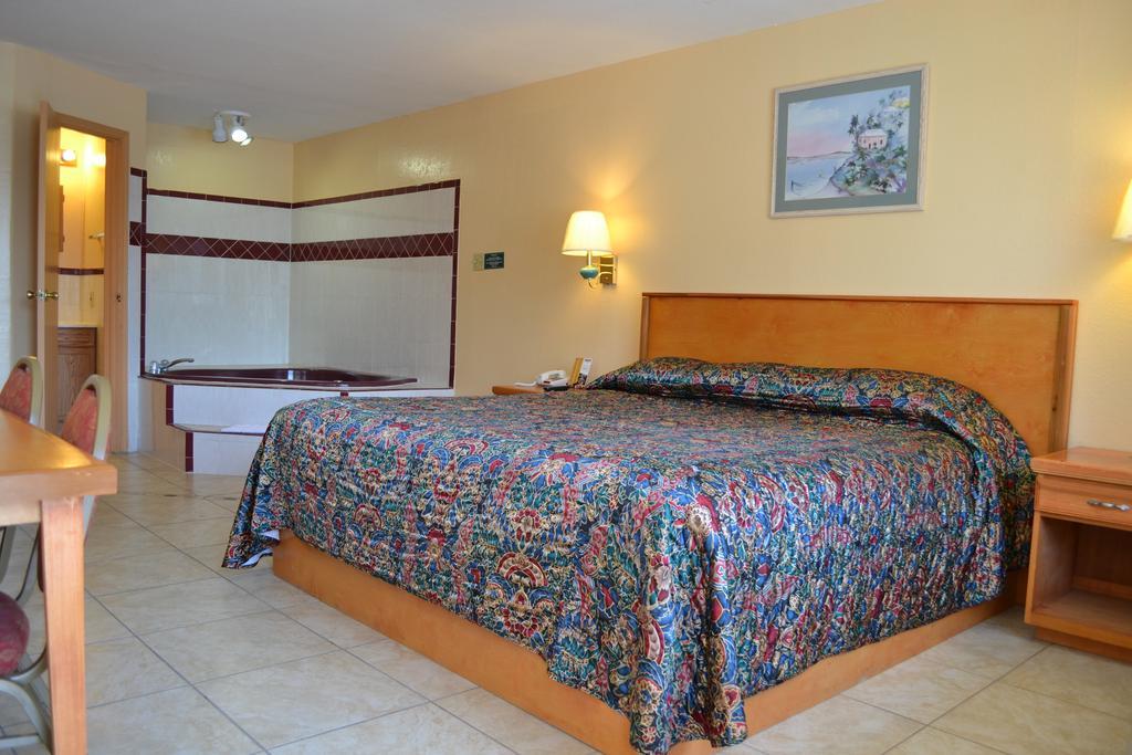 Deluxe Inn And Suites Weslaco Esterno foto