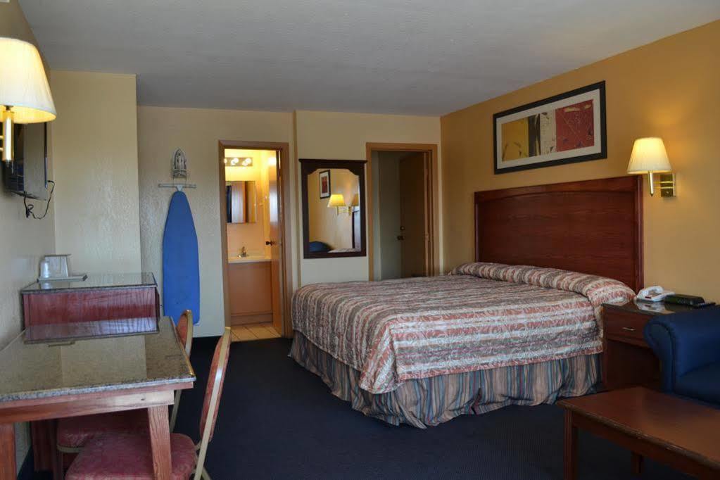 Deluxe Inn And Suites Weslaco Esterno foto