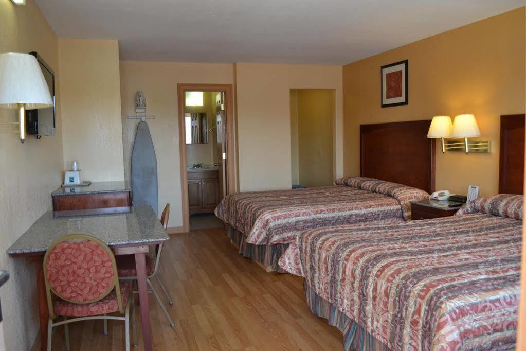 Deluxe Inn And Suites Weslaco Esterno foto