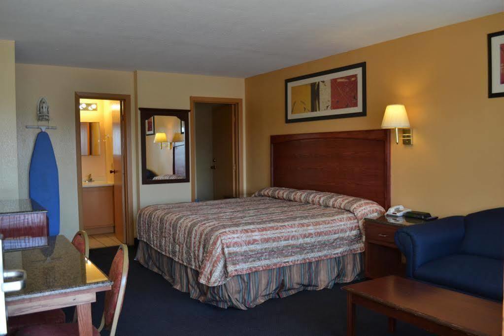 Deluxe Inn And Suites Weslaco Esterno foto
